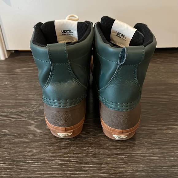 Vans Standard Mid Snow MTE Boot - Picture 3 of 4